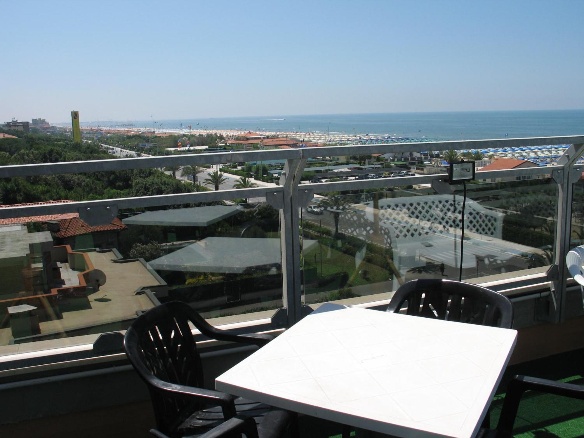 Hotel Bixio Lido di Camaiore Esterno foto