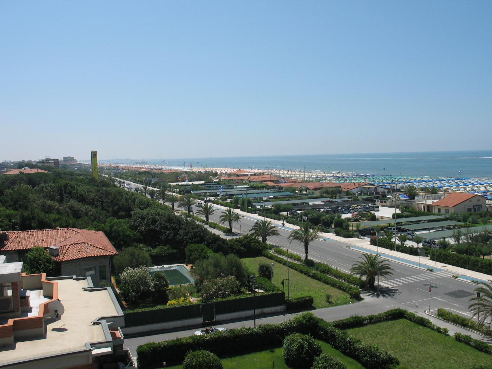 Hotel Bixio Lido di Camaiore Esterno foto