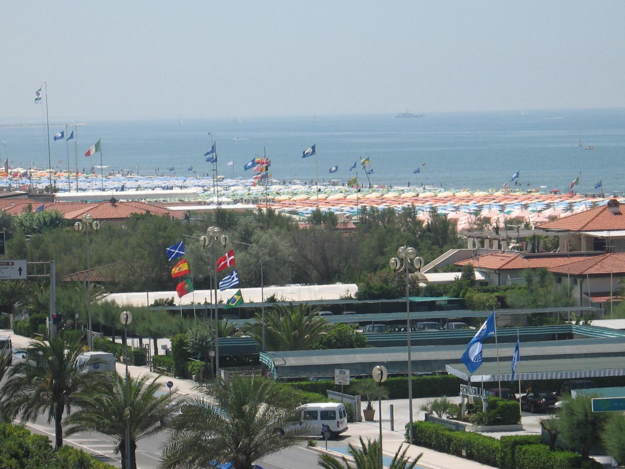 Hotel Bixio Lido di Camaiore Esterno foto