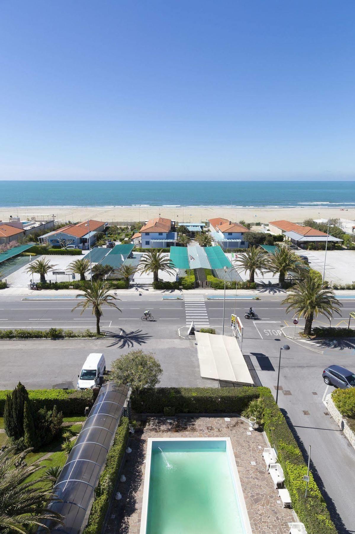 Hotel Bixio Lido di Camaiore Esterno foto