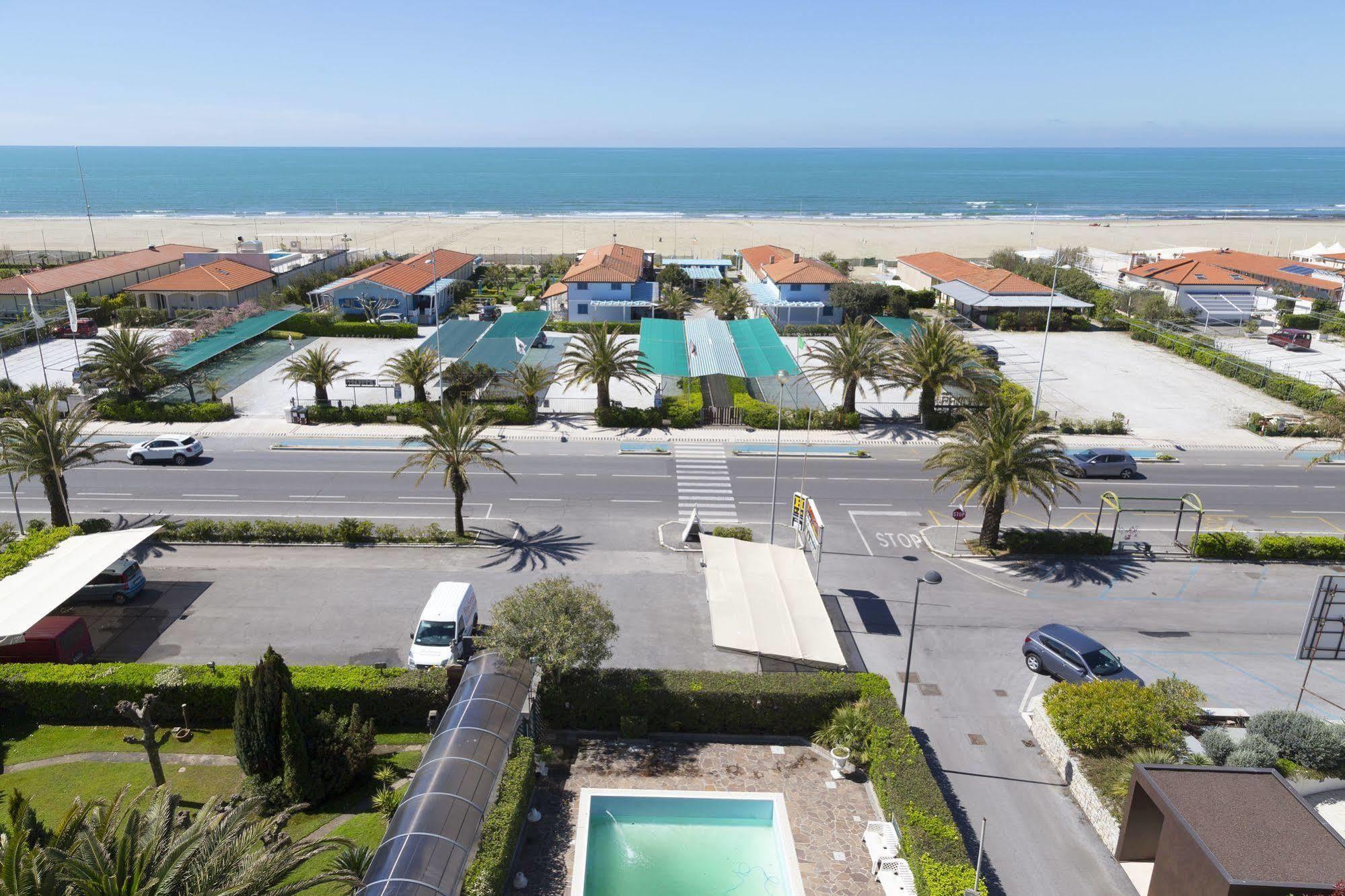 Hotel Bixio Lido di Camaiore Esterno foto