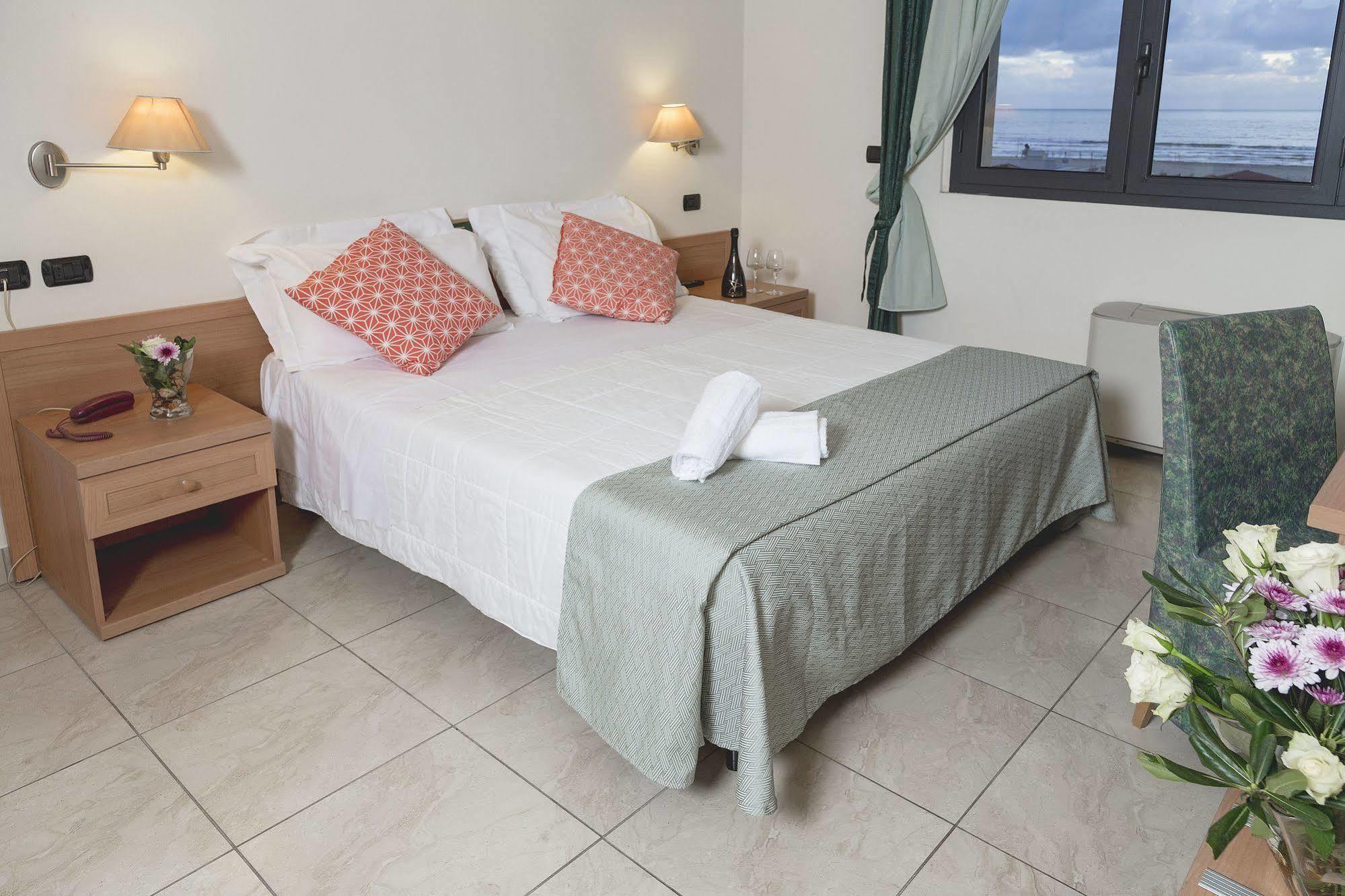 Hotel Bixio Lido di Camaiore Esterno foto