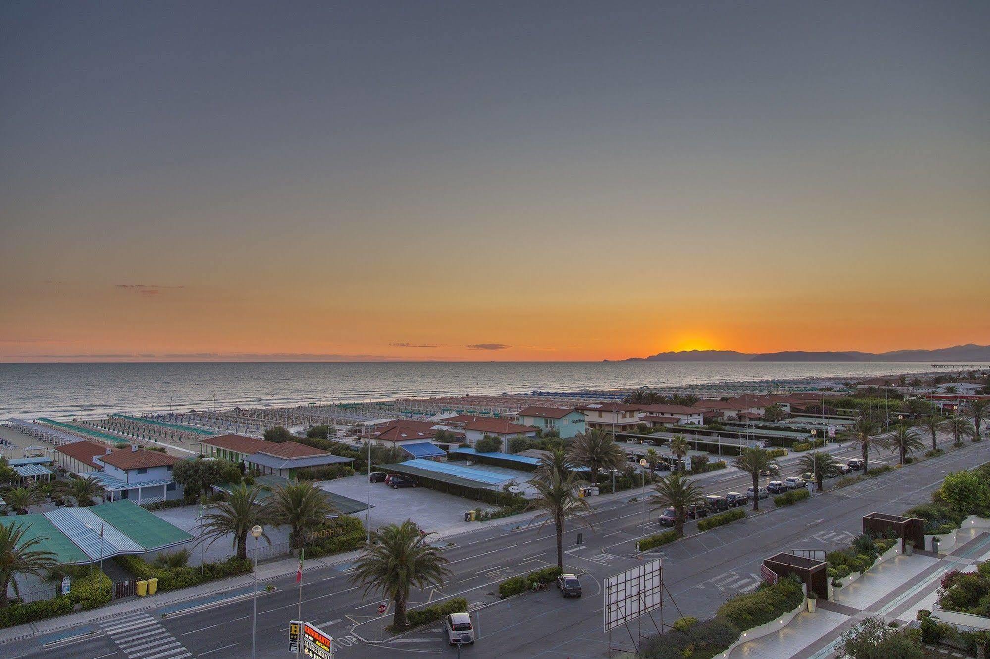 Hotel Bixio Lido di Camaiore Esterno foto