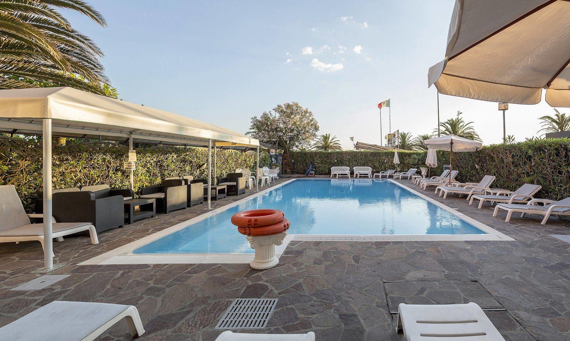 Hotel Bixio Lido di Camaiore Esterno foto