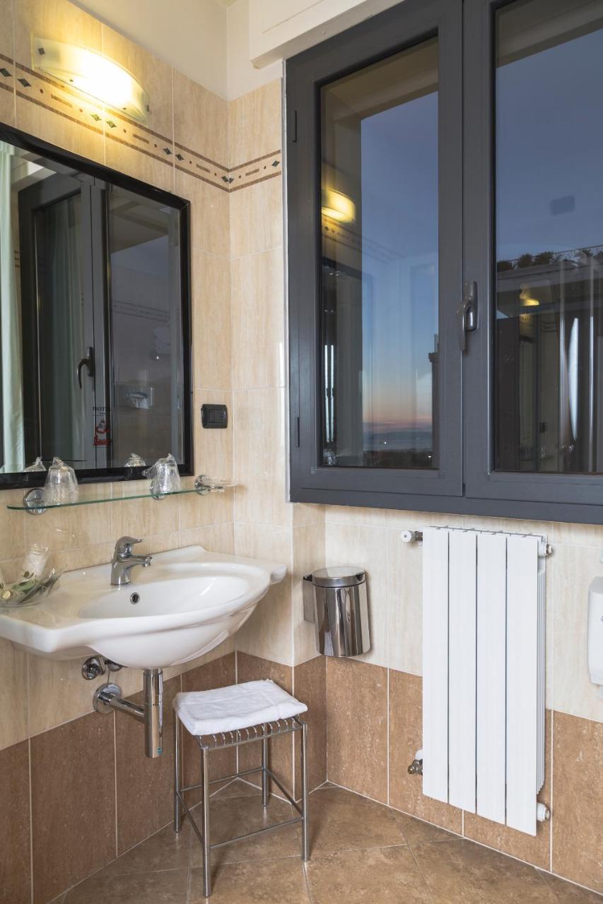 Hotel Bixio Lido di Camaiore Esterno foto