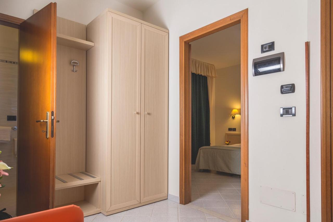 Hotel Bixio Lido di Camaiore Esterno foto